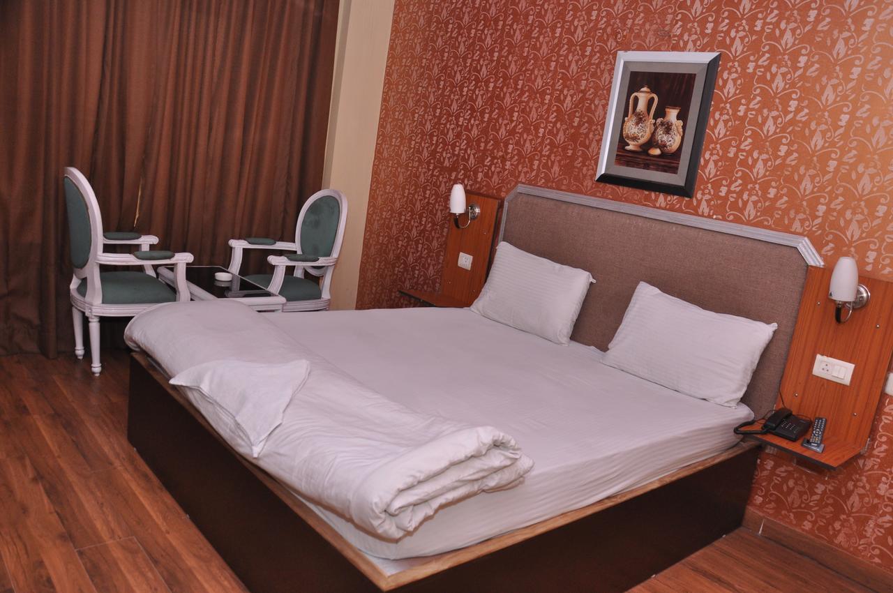 Hotel Samrat Kaushambi Ghaziabad Exterior photo