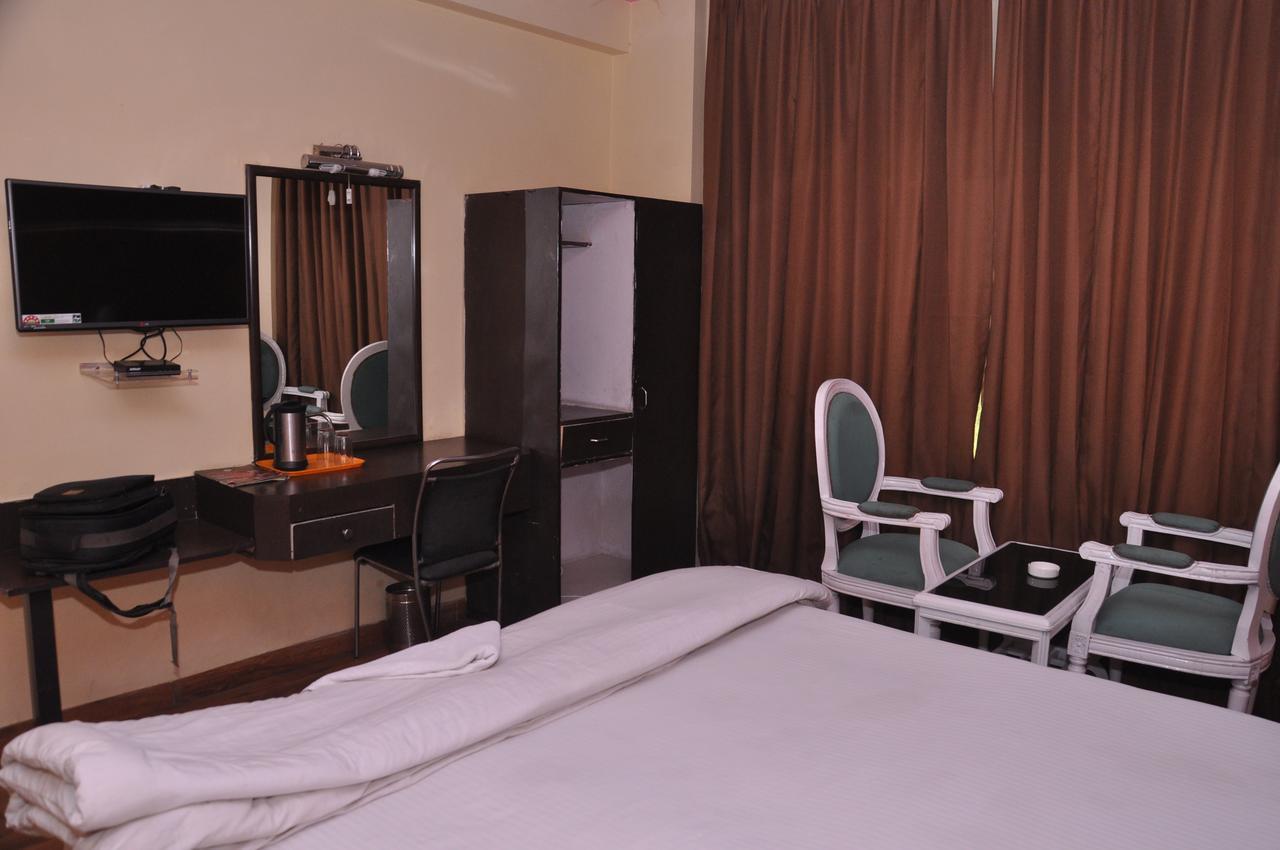 Hotel Samrat Kaushambi Ghaziabad Exterior photo