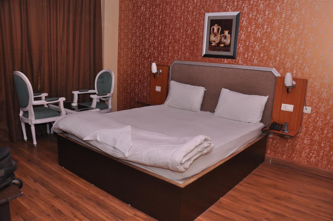 Hotel Samrat Kaushambi Ghaziabad Exterior photo