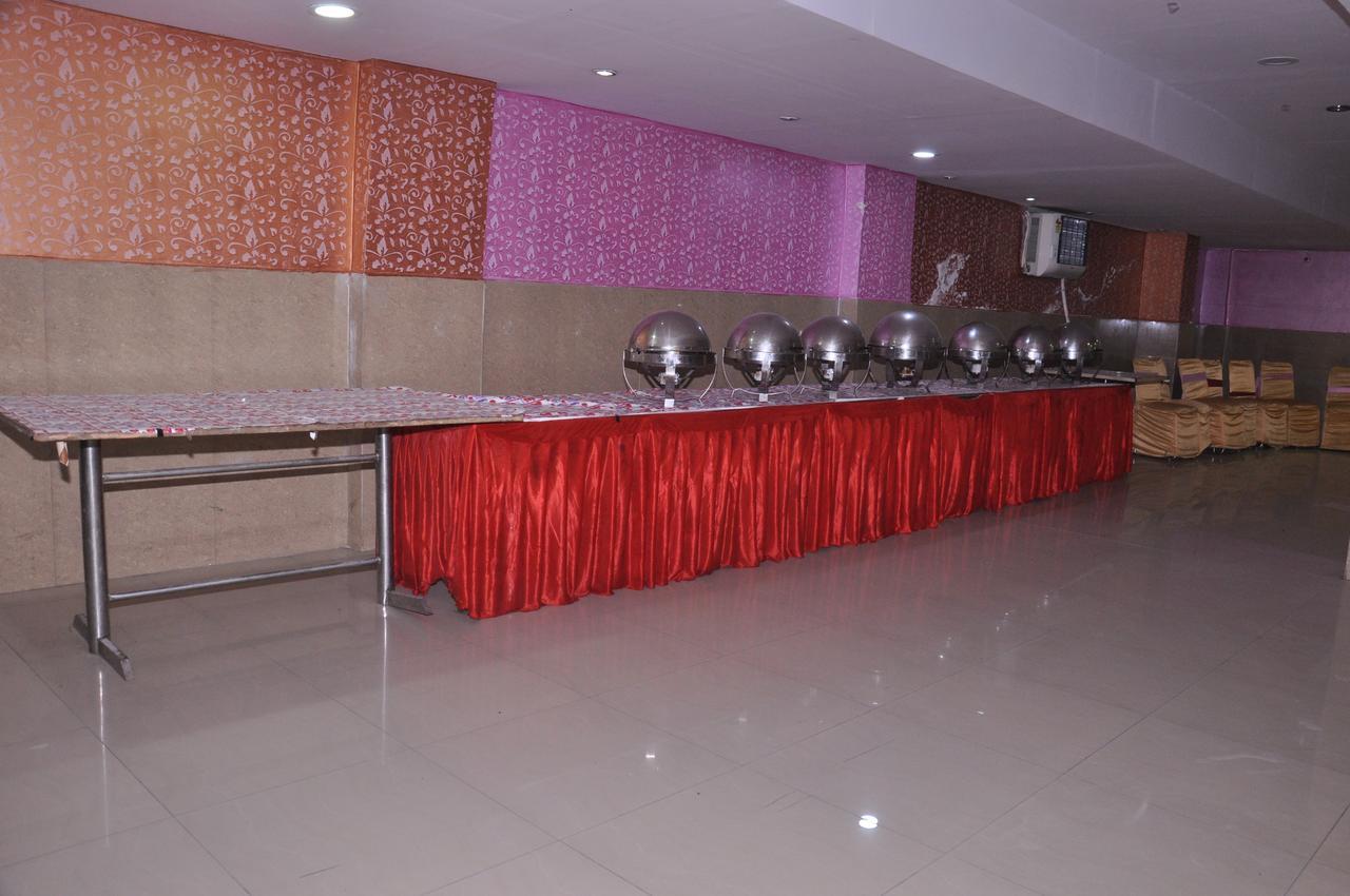 Hotel Samrat Kaushambi Ghaziabad Exterior photo