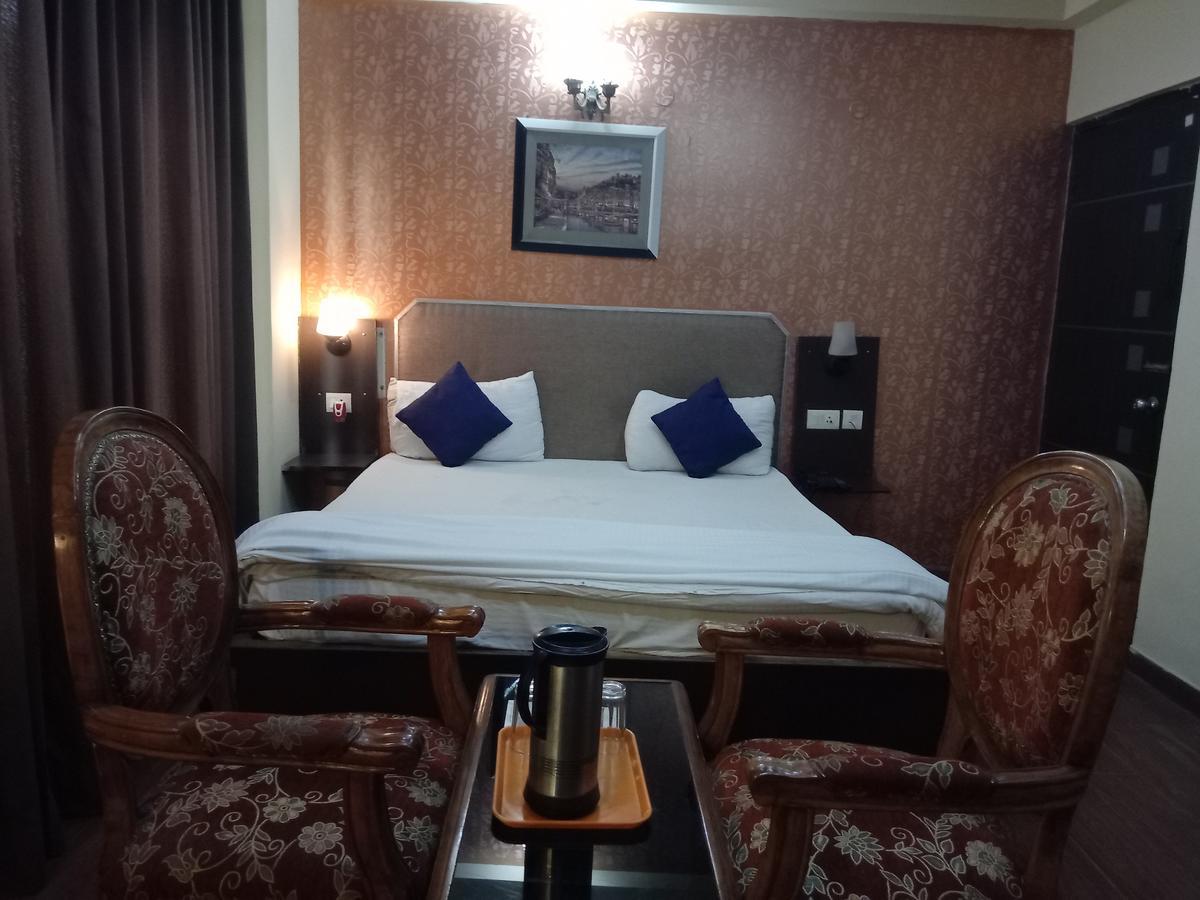 Hotel Samrat Kaushambi Ghaziabad Exterior photo