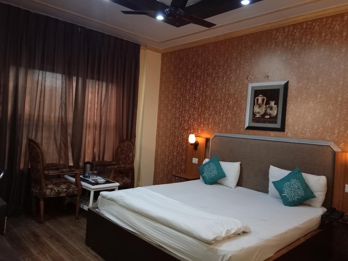 Hotel Samrat Kaushambi Ghaziabad Exterior photo