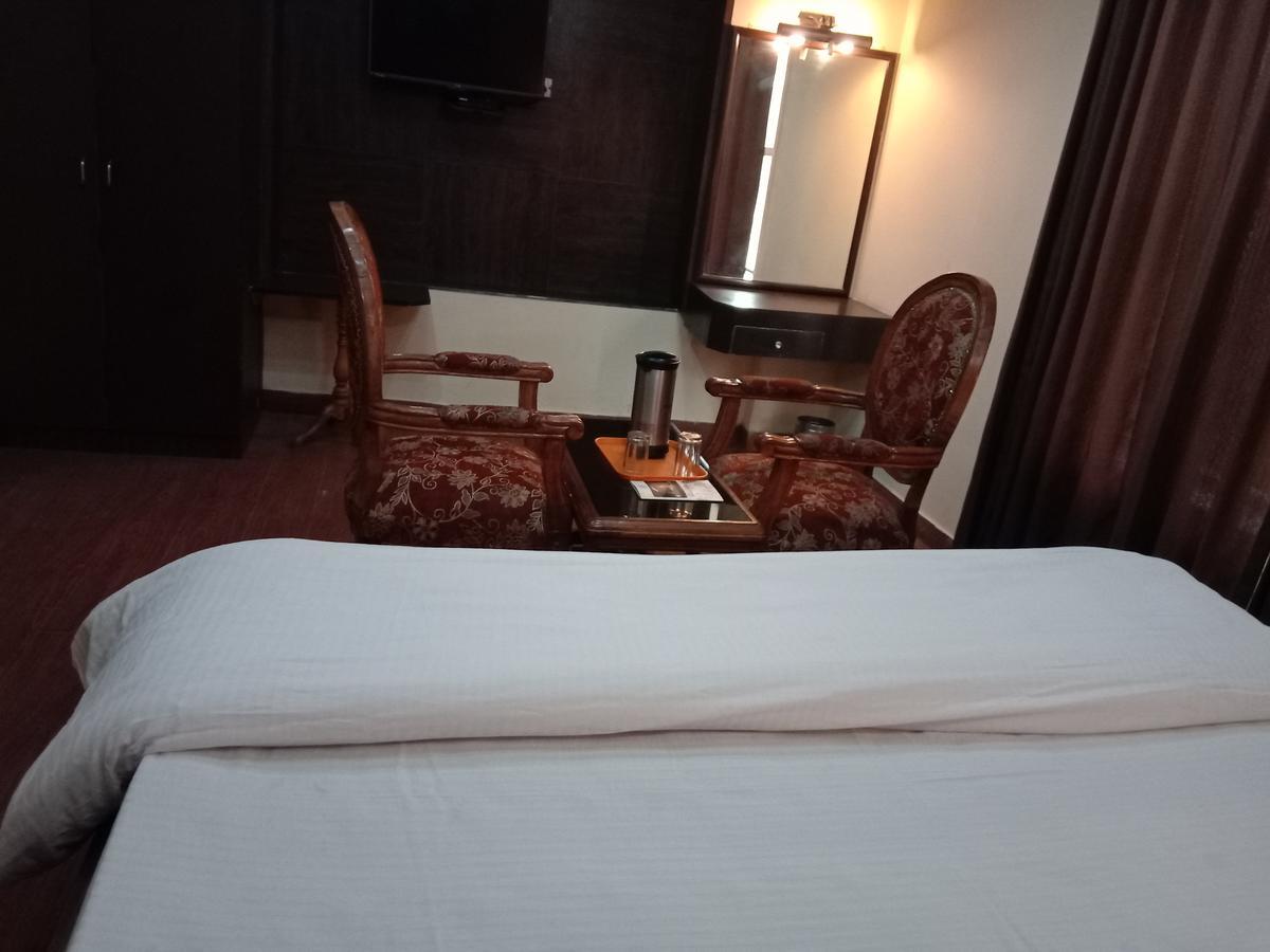 Hotel Samrat Kaushambi Ghaziabad Exterior photo