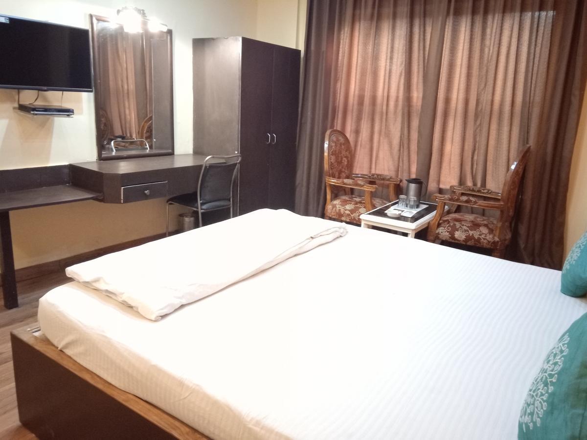 Hotel Samrat Kaushambi Ghaziabad Exterior photo