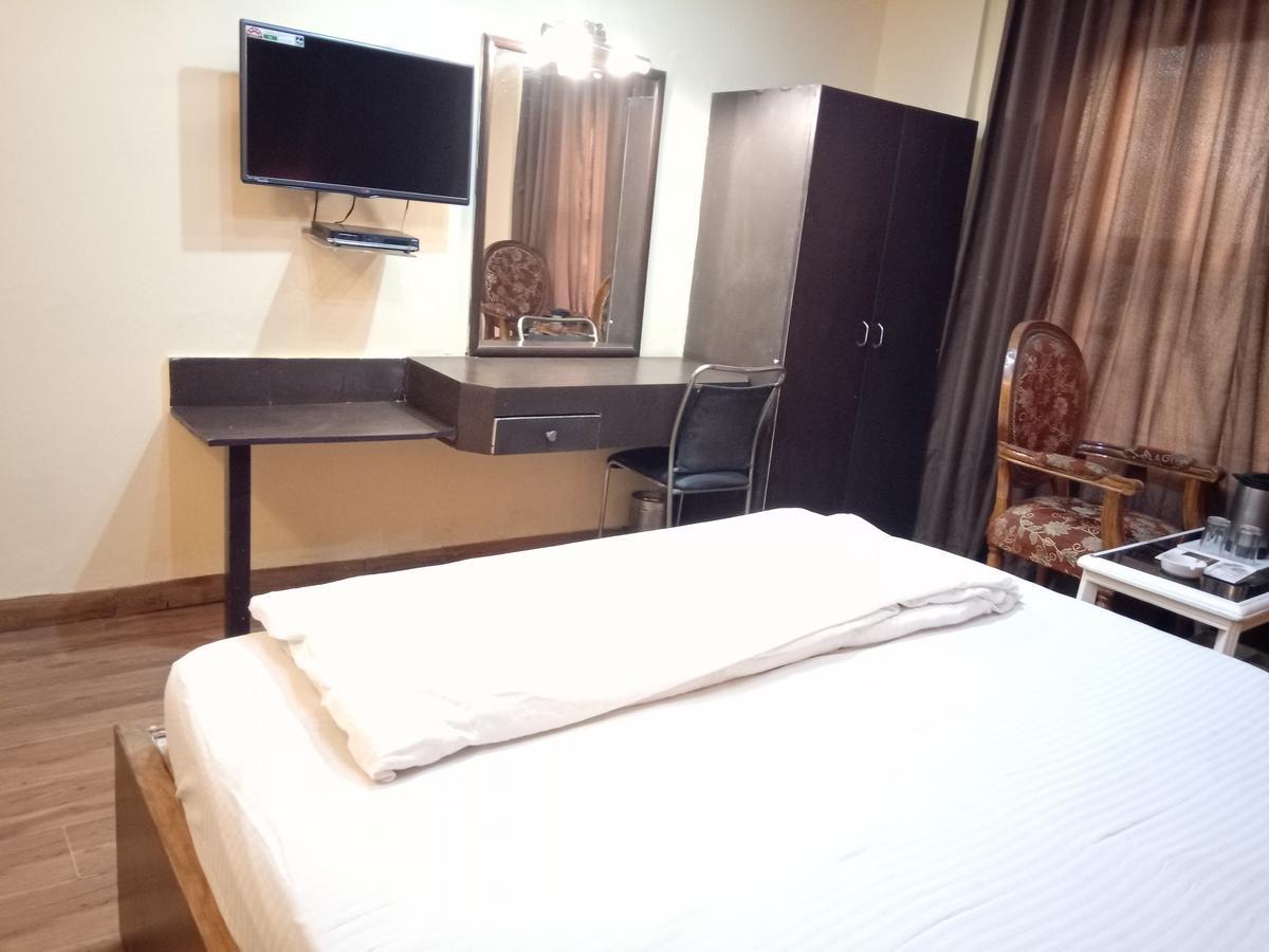 Hotel Samrat Kaushambi Ghaziabad Exterior photo